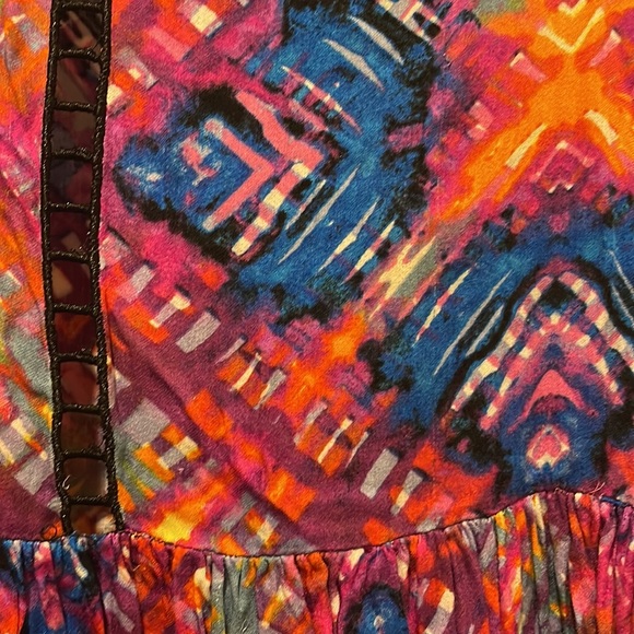 MinkPink multi color mini dress perfect for a spring day - Picture 3 of 3